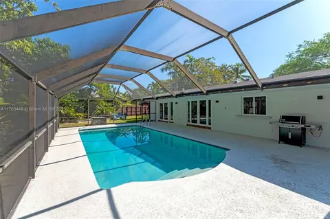17554 SW 85th Ave, Palmetto Bay, FL 33157