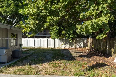 Exterior - 1231 E 8th Ave, Hialeah, FL 33010 photo 2 of 5