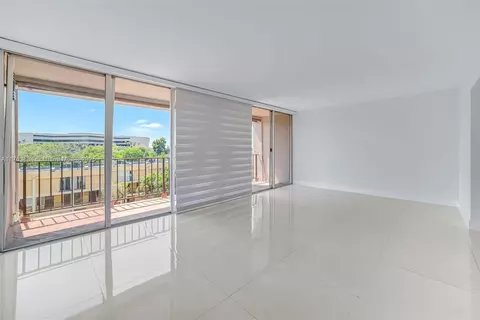 9240 Fontainebleau Blvd #505, Miami, FL 33172