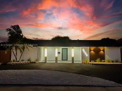 2021 N 48th Ave, Hollywood, FL 33021