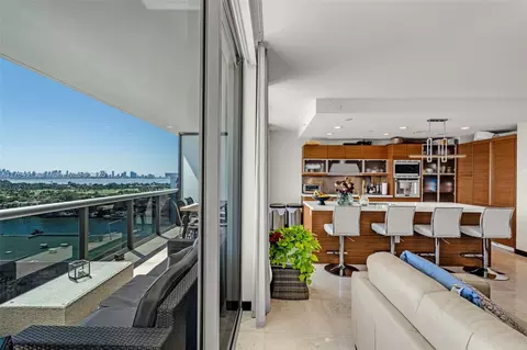 5875 Collins Ave #1704, Miami Beach, FL 33140