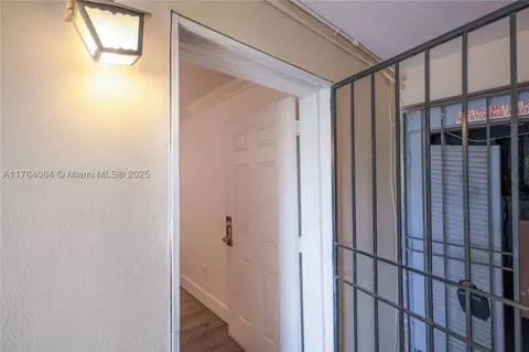 2551 NW 13th St #11, Miami, FL 33125