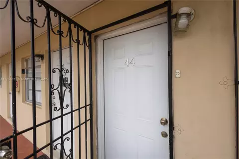 2651 NW 13th St #44, Miami, FL 33125