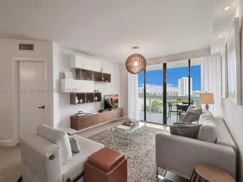 20185 Country Club Dr #909, Aventura, FL 33180