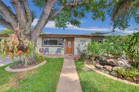 7825 NW 174th St, Hialeah, FL 33015