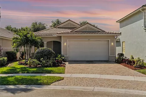 84 Belle Grove Ln, Royal Palm Beach, FL 33411