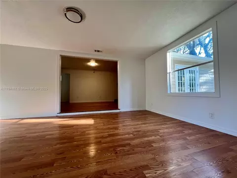 Living - 2985 Hilltop Rd A, Saint Augustine, FL 32086 photo 2 of 5