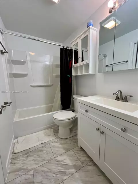 Bath - 2985 Hilltop Rd A, Saint Augustine, FL 32086 photo 2 of 2