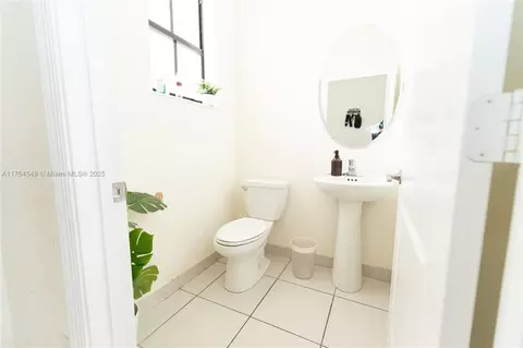 Undisclosed, Hialeah, FL 33018 photo 15