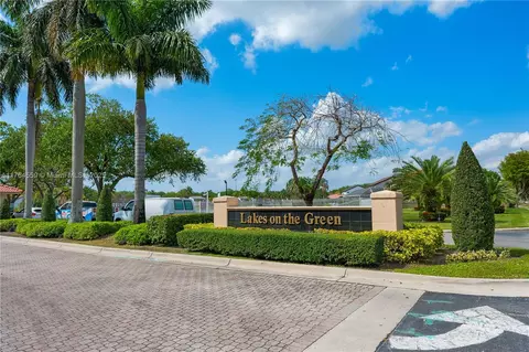 19852 NW 88th Ave, Hialeah, FL 33018