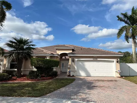 19423 NW 23rd Pl, Pembroke Pines, FL 33029