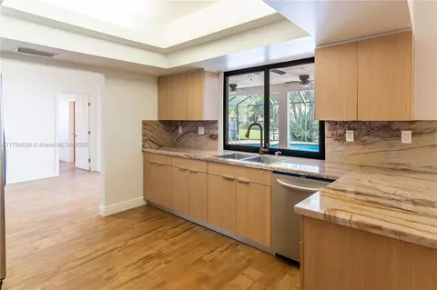 Kitchen - 8480 Dundee Ter, Miami Lakes, FL 33016 photo 3 of 5