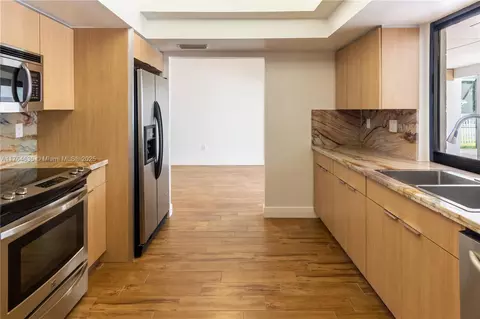 Kitchen - 8480 Dundee Ter, Miami Lakes, FL 33016 photo 1 of 5