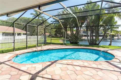 Exterior - 8480 Dundee Ter, Miami Lakes, FL 33016 photo 8 of 8