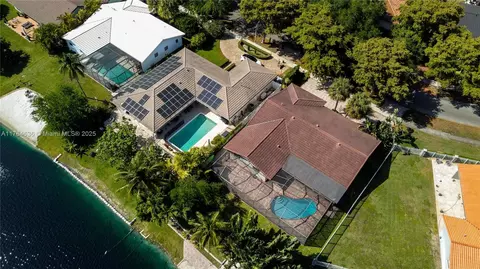 View/Area - 8480 Dundee Ter, Miami Lakes, FL 33016 photo 8 of 8