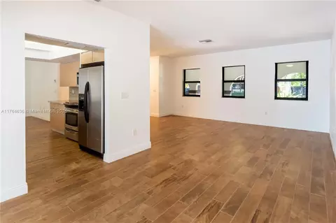 Living - 8480 Dundee Ter, Miami Lakes, FL 33016 photo 4 of 7