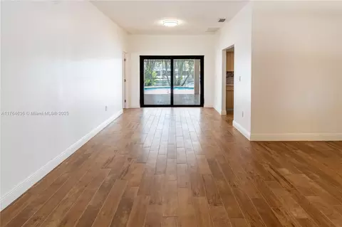 Living - 8480 Dundee Ter, Miami Lakes, FL 33016 photo 6 of 7