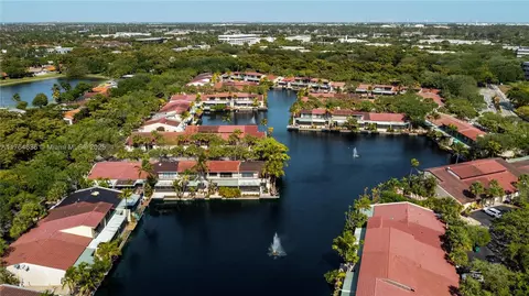 View/Area - 8480 Dundee Ter, Miami Lakes, FL 33016 photo 7 of 8