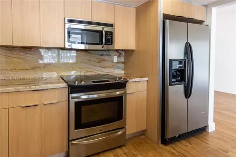 Kitchen - 8480 Dundee Ter, Miami Lakes, FL 33016 photo 5 of 5