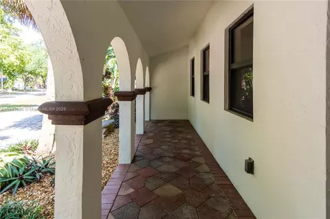 Exterior - 8480 Dundee Ter, Miami Lakes, FL 33016 photo 3 of 8