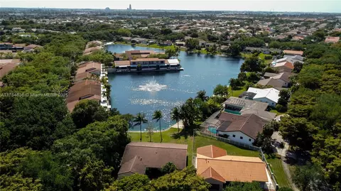 View/Area - 8480 Dundee Ter, Miami Lakes, FL 33016 photo 1 of 8
