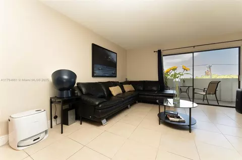 110 S Shore Dr #4B, Miami Beach, FL 33141