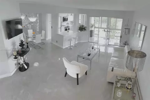 3836 Via Poinciana #604, Lake Worth, FL 33467