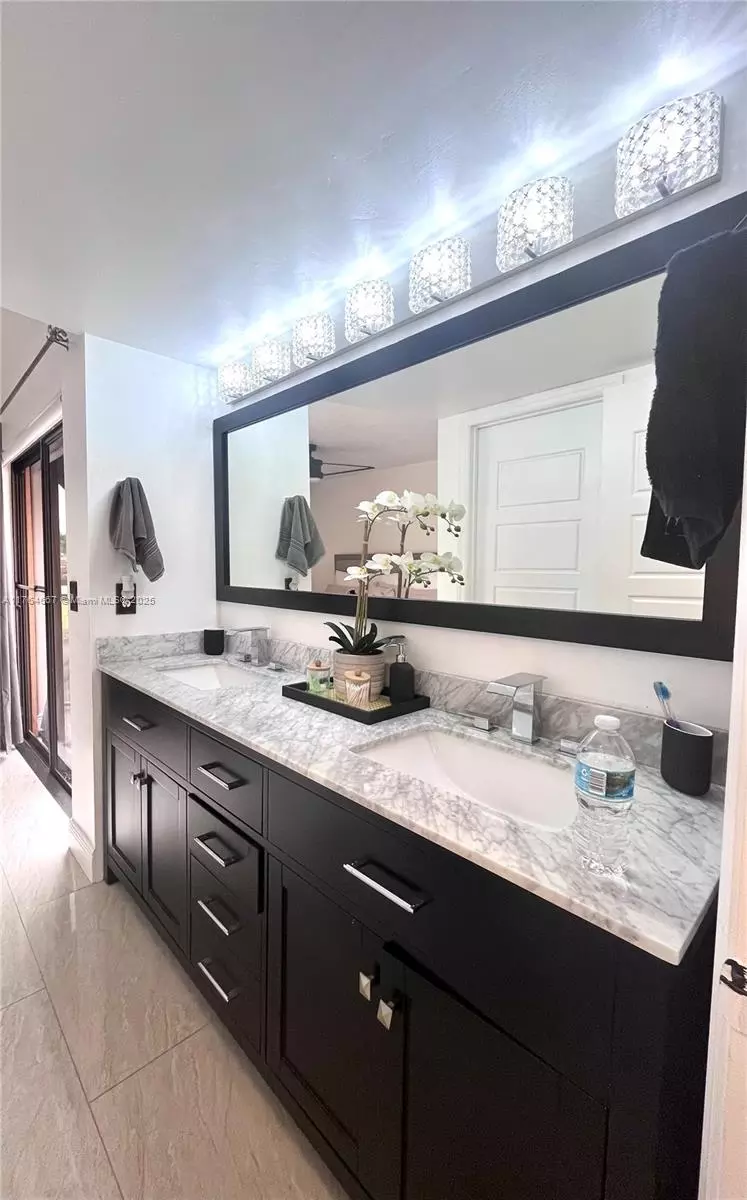 Bath - 6126 Seven Springs Blvd, Greenacres, FL 33463 photo 3 of 6