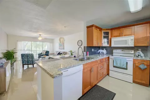 469 N Pine Island Rd #B301, Plantation, FL 33324