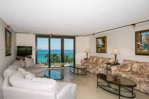 322 Buchanan St #705, Hollywood, FL 33019