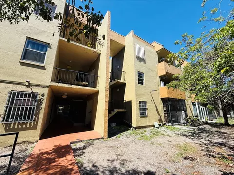 6070 W 18th Ave #114, Hialeah, FL 33012
