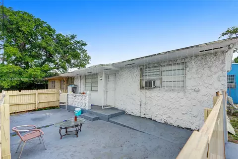 7501 NW 7503 Nw 6th Ct, Miami, FL 33150