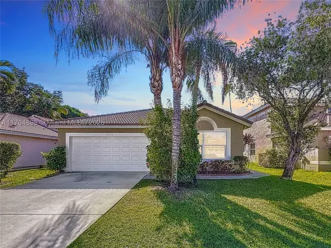 18230 NW 19th St, Pembroke Pines, FL 33029