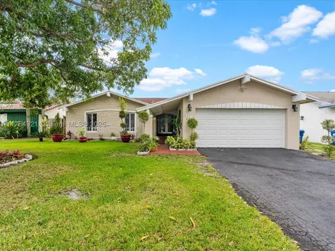 9620 NW 32nd Mnr, Sunrise, FL 33351