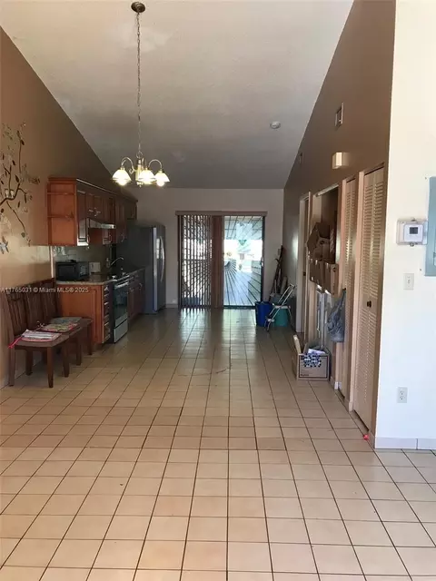 5490 W 27th Ct, Hialeah, FL 33016 photo 4