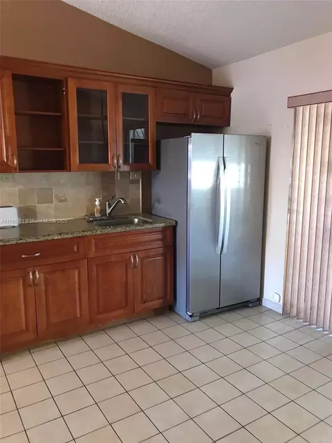 5490 W 27th Ct, Hialeah, FL 33016 photo 12