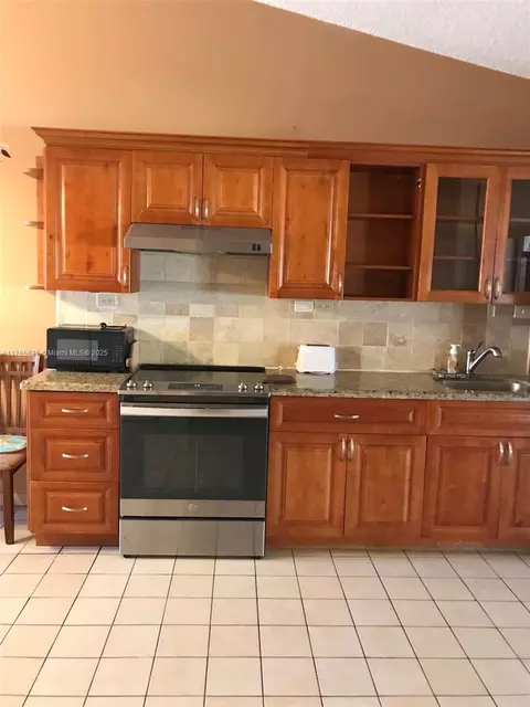 5490 W 27th Ct, Hialeah, FL 33016 photo 13