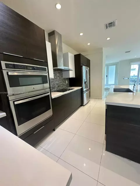 10363 NW 63rd Ter, Miami, FL 33178