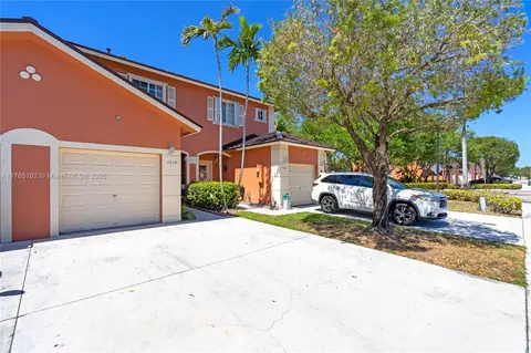 1014 NW 100th Ave #7, Pembroke Pines, FL 33024