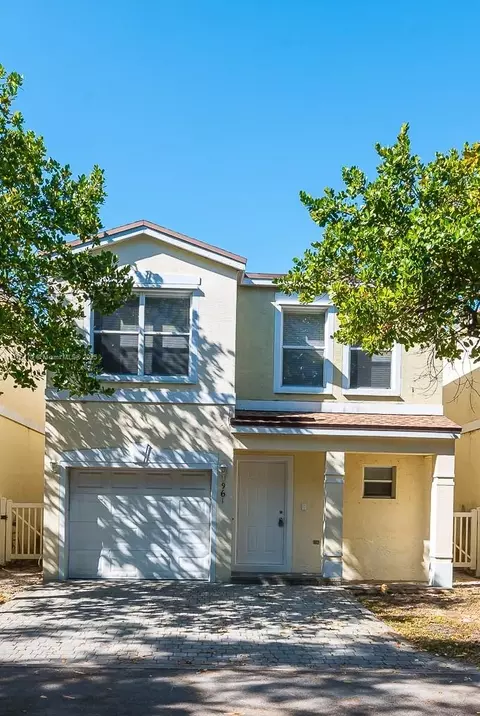 961 SW 15th St, Deerfield Beach, FL 33441