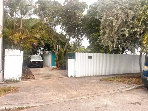 671 E 17th St, Hialeah, FL 33010