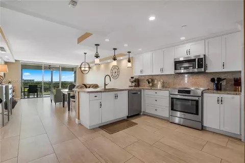 3520 Oaks Way #810, Pompano Beach, FL 33069