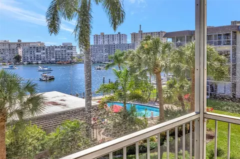2200 Diana Dr #310, Hallandale Beach, FL 33009