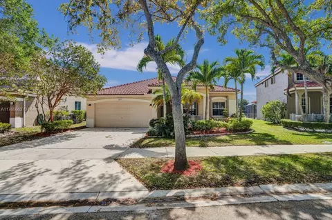 4275 Laurel Ridge Cir, Weston, FL 33331