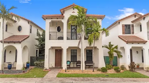 8387 NW 38th St, Pembroke Pines, FL 33024