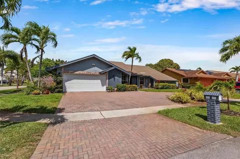 7497 NW 49th St, Lauderhill, FL 33319