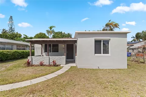 2611 Hayes St, Hollywood, FL 33020