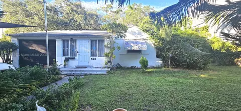 625 NE 121st St, North Miami, FL 33161