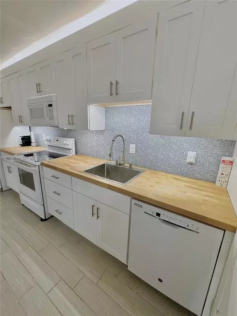 2201 NE 66th St #1301, Fort Lauderdale, FL 33308