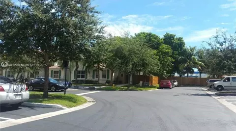 917 NE 42nd Pl, Homestead, FL 33033